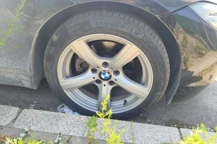 Used BMW Z4 2009 sDrive23i Leading Model Right Front Wheel Hub
