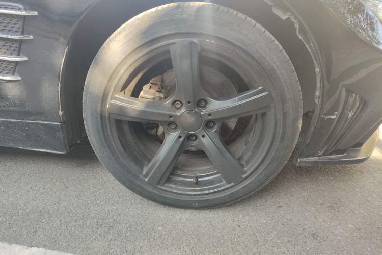 Used BMW Z4 2009 sDrive23i Leading Model Right Front Wheel Hub