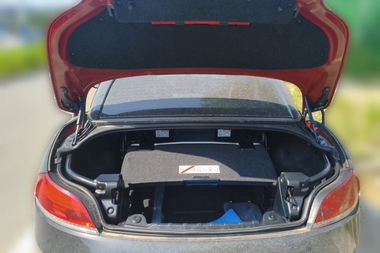 Used BMW Z4 2009 sDrive23i Leading Model Trunk