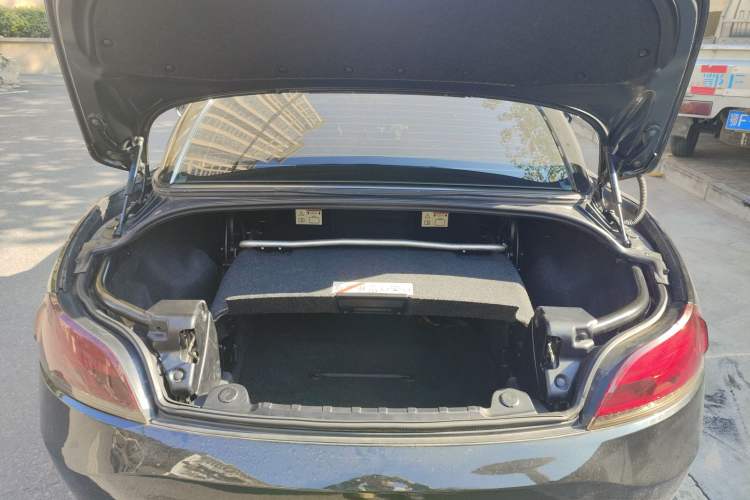 Used BMW Z4 2009 sDrive23i Leading Model Trunk