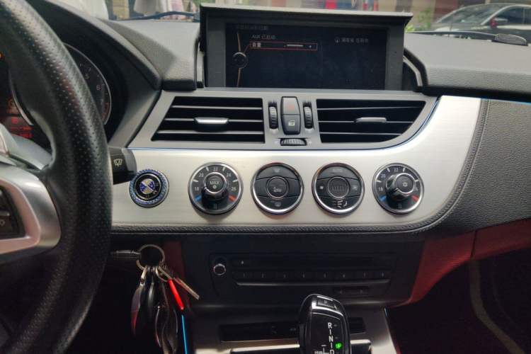 Used BMW Z4 2009 sDrive23i Leading Model Audio And AC Panel