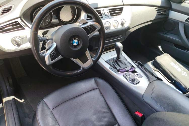 Used BMW Z4 2009 sDrive23i Leading Model Center Console