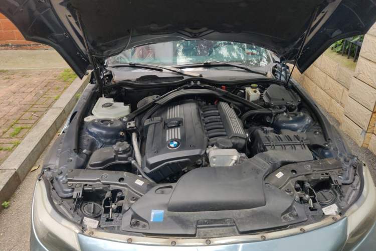 Used BMW Z4 2009 sDrive23i Leading Model Engine Bay