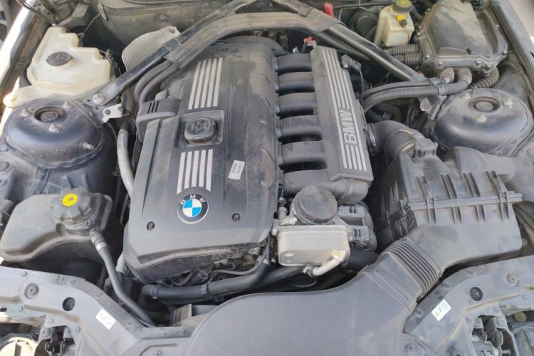 Used BMW Z4 2009 sDrive23i Leading Model Engine Bay