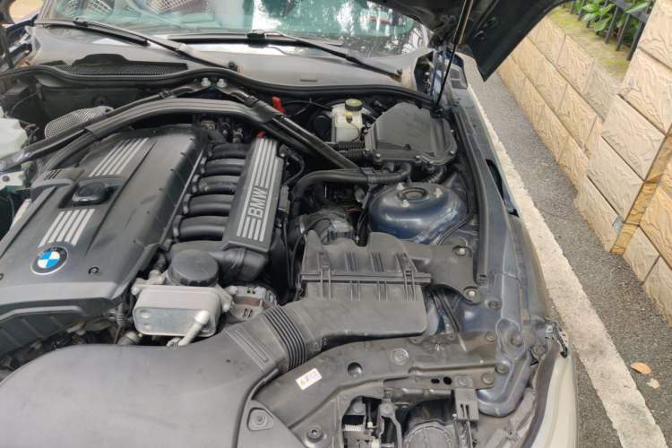 Used BMW Z4 2009 sDrive23i Leading Model Engine Bay Left