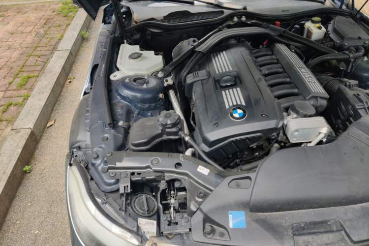 Used BMW Z4 2009 sDrive23i Leading Model Engine Bay Right