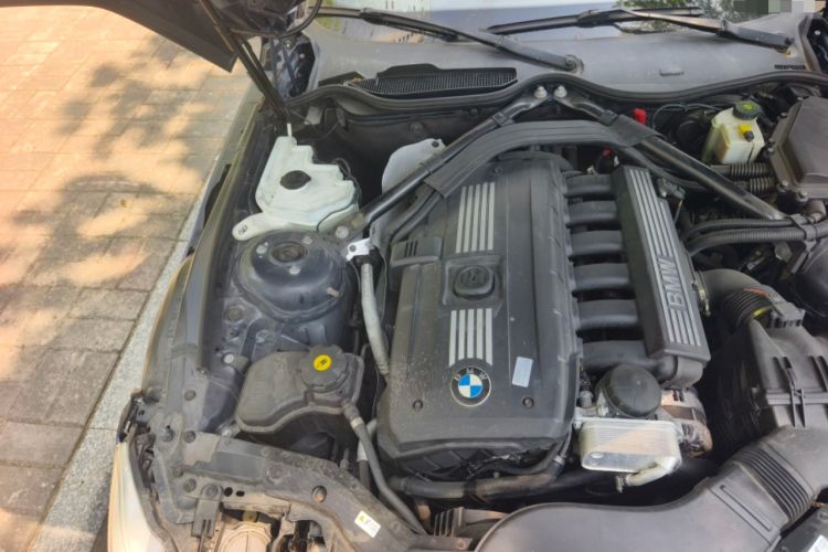 Used BMW Z4 2009 sDrive23i Leading Model Engine Bay Right