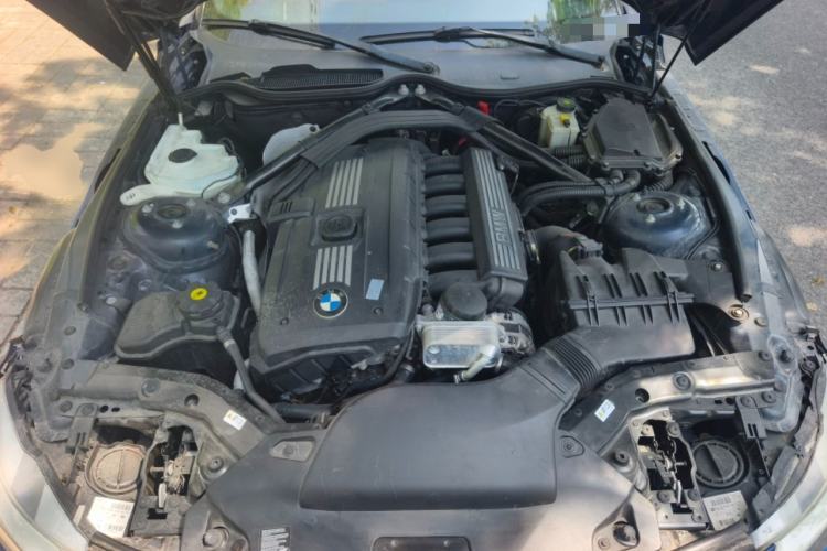 Used BMW Z4 2009 sDrive23i Leading Model Engine Bay