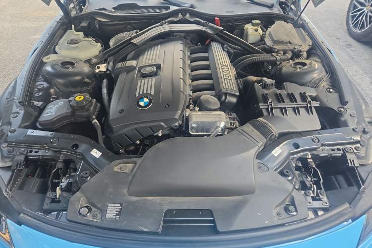 Used BMW Z4 2009 sDrive23i Leading Model Engine Bay