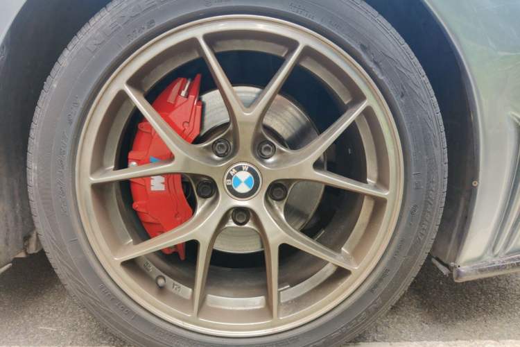 Used BMW Z4 2009 sDrive23i Leading Model Right Front Wheel Hub