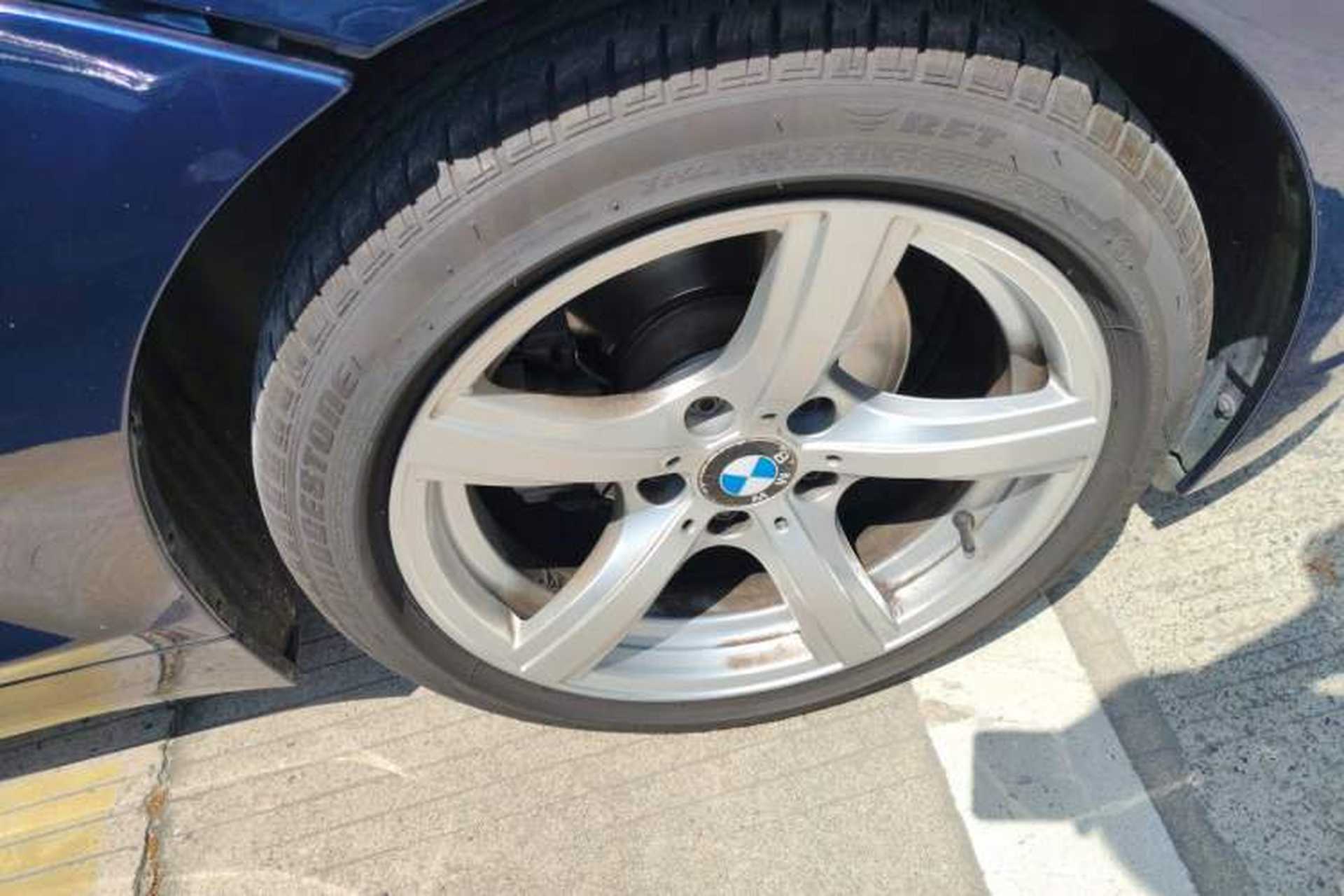 Used BMW Z4 2009 sDrive23i Leading Model Right Front Wheel Hub