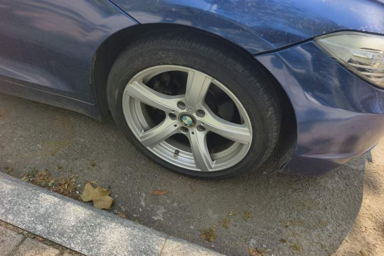 Used BMW Z4 2009 sDrive23i Leading Model Right Front Wheel Hub