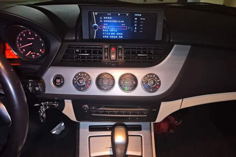Used BMW Z4 2009 sDrive23i Leading Model Audio And AC Panel