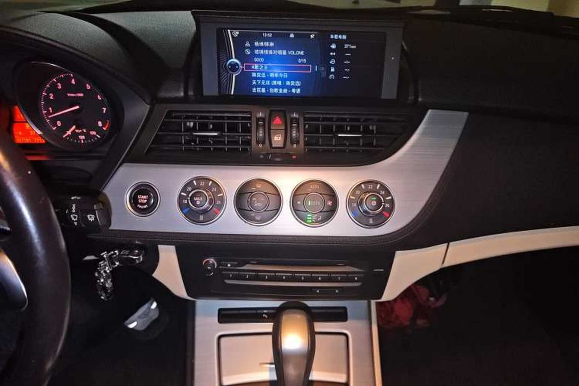Used BMW Z4 2009 sDrive23i Leading Model Audio And AC Panel