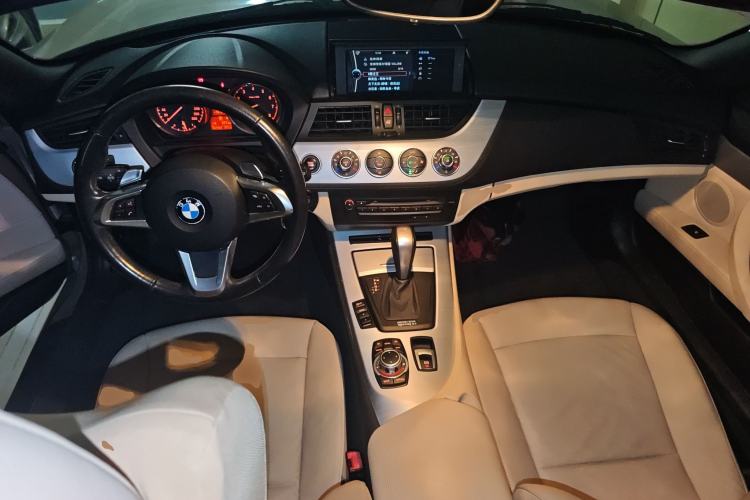 Used BMW Z4 2009 sDrive23i Leading Model Center Console