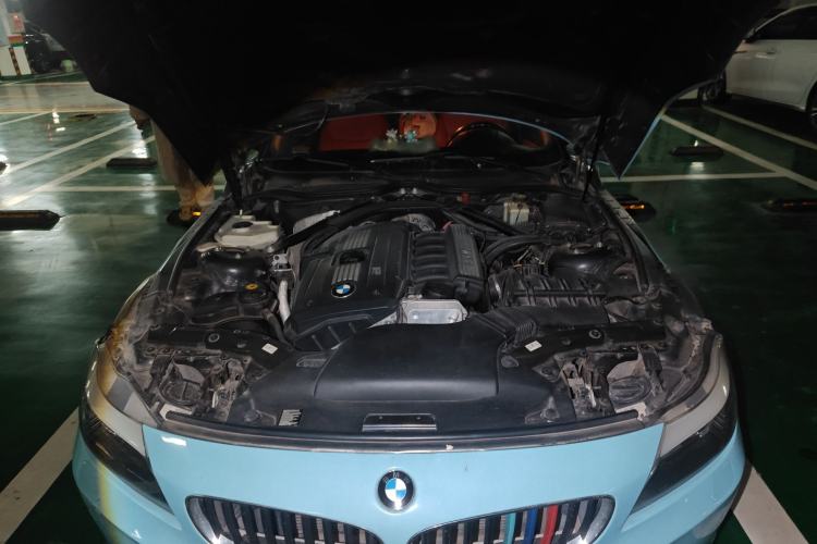 Used BMW Z4 2009 sDrive23i Leading Model Engine Bay