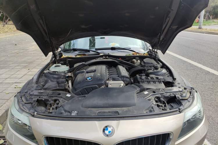 Used BMW Z4 2009 sDrive23i Leading Model Engine Bay