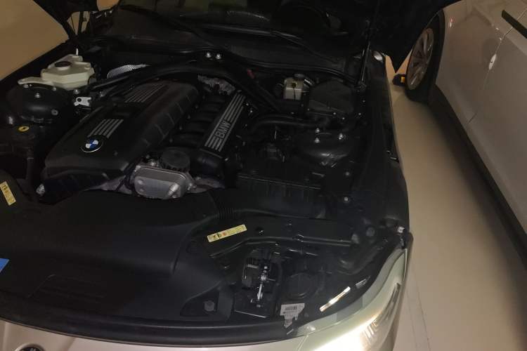 Used BMW Z4 2009 sDrive23i Leading Model Engine Bay Left