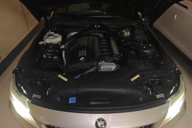 Used BMW Z4 2009 sDrive23i Leading Model Engine Bay