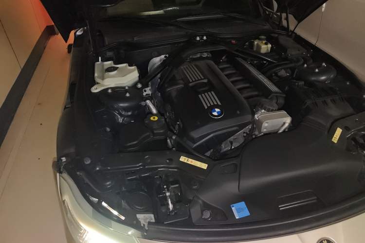 Used BMW Z4 2009 sDrive23i Leading Model Engine Bay Right