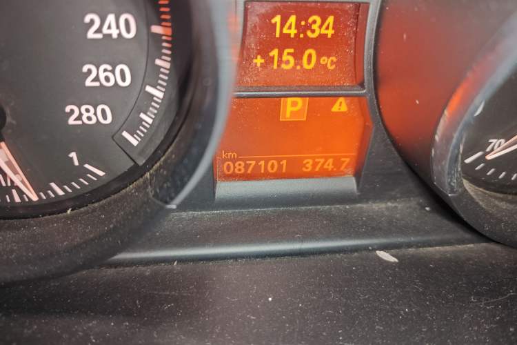 Used BMW Z4 2009 sDrive23i Leading Model Odometer Close Up