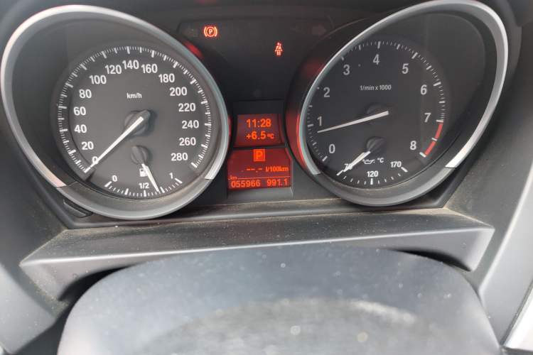 Used BMW Z4 2009 sDrive23i Leading Model Odometer Close Up