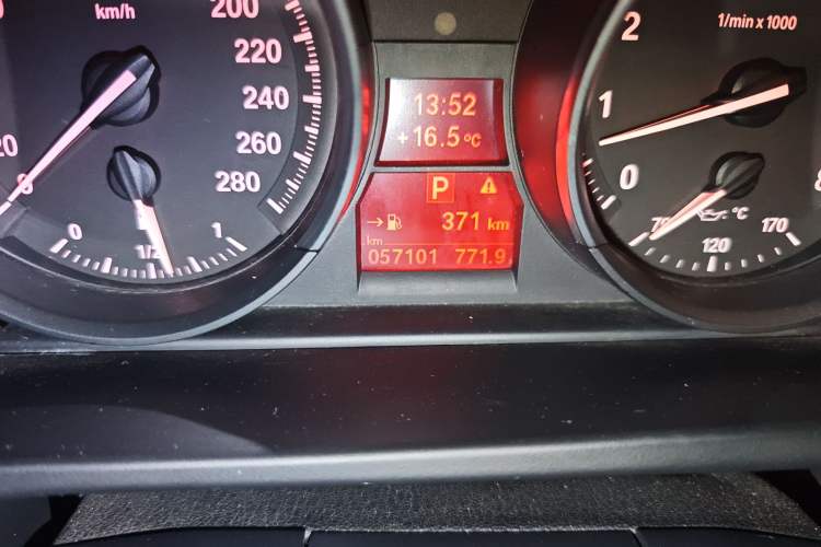 Used BMW Z4 2009 sDrive23i Leading Model Odometer Close Up