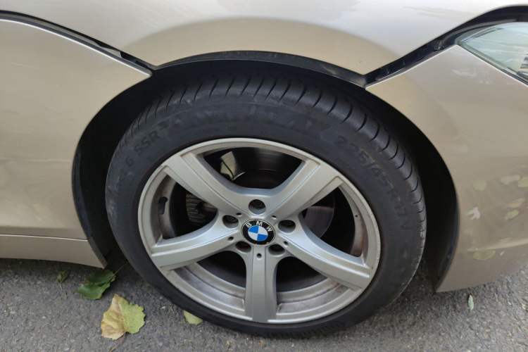Used BMW Z4 2009 sDrive23i Leading Model Right Front Wheel Hub