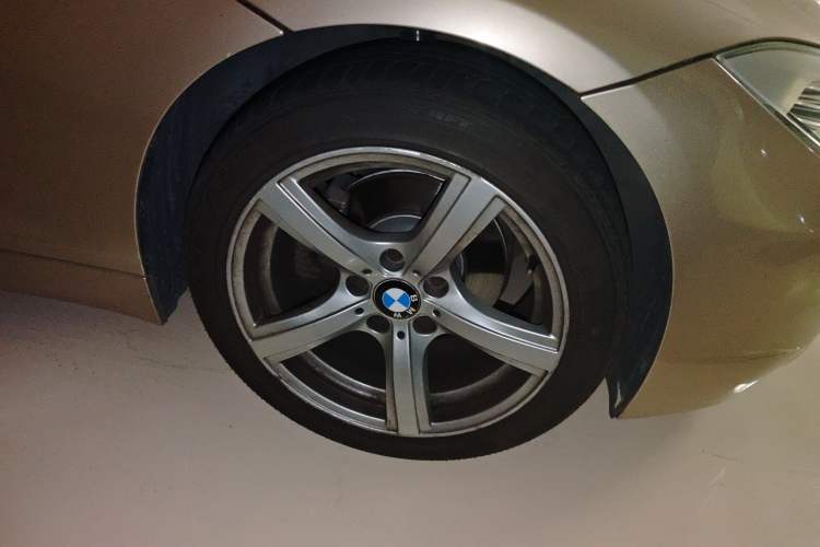 Used BMW Z4 2009 sDrive23i Leading Model Right Front Wheel Hub