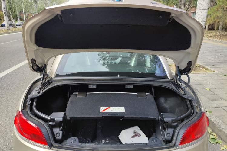 Used BMW Z4 2009 sDrive23i Leading Model Trunk