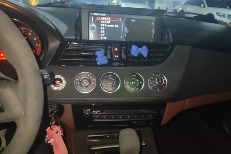 Used BMW Z4 2009 sDrive23i Leading Model Audio And AC Panel