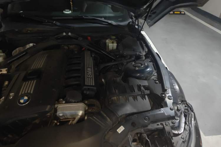 Used BMW Z4 2009 sDrive23i Leading Model Engine Bay Left