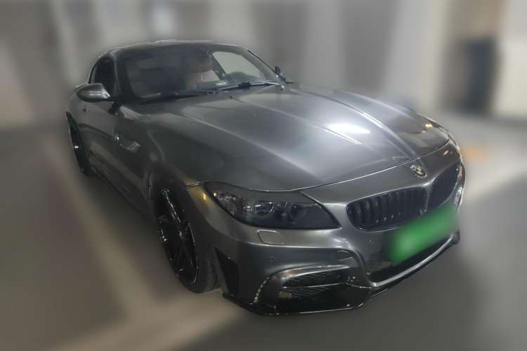 Used BMW Z4 2009 sDrive23i Leading Model Front Right 45 Deg