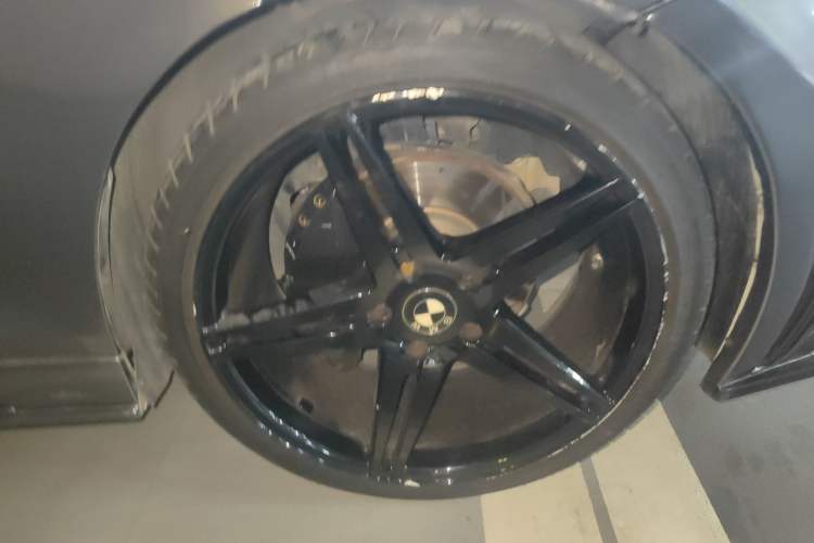 Used BMW Z4 2009 sDrive23i Leading Model Right Front Wheel Hub
