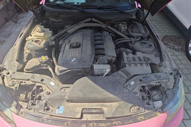 Used BMW Z4 2009 sDrive23i Leading Model Engine Bay