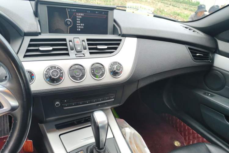 Used BMW Z4 2009 sDrive23i Leading Model Audio And AC Panel