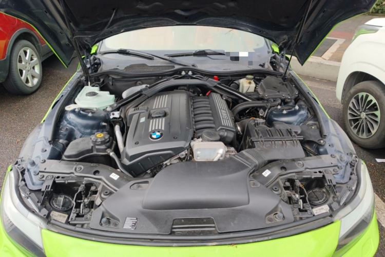 Used BMW Z4 2009 sDrive23i Leading Model Engine Bay