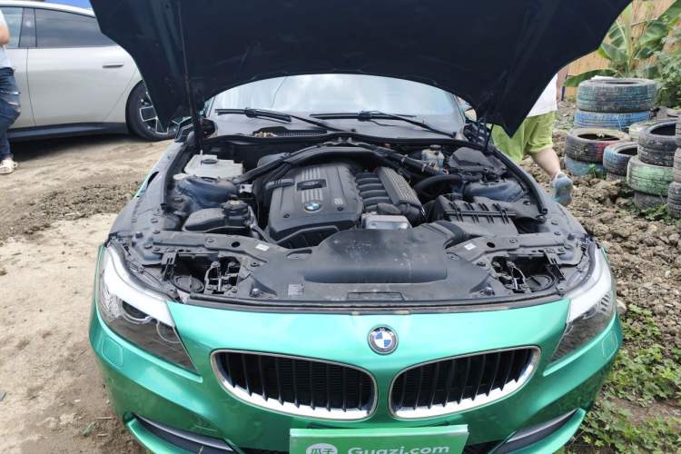 Used BMW Z4 2009 sDrive23i Leading Model Engine Bay