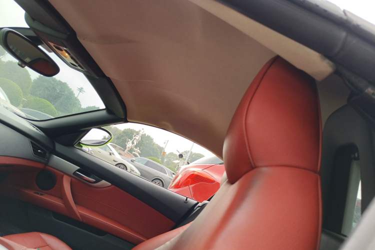 Used BMW Z4 2009 sDrive23i Leading Model Headliner