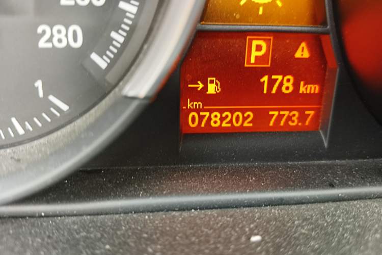 Used BMW Z4 2009 sDrive23i Leading Model Odometer Close Up