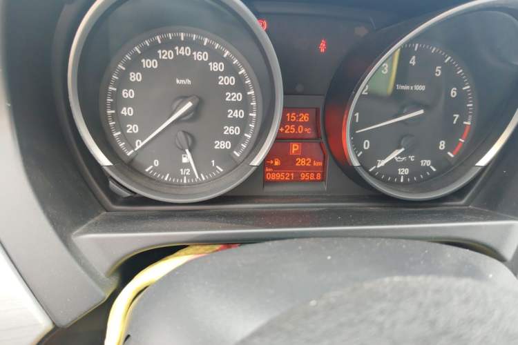 Used BMW Z4 2009 sDrive23i Leading Model Odometer Close Up