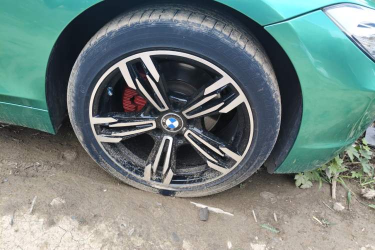 Used BMW Z4 2009 sDrive23i Leading Model Right Front Wheel Hub