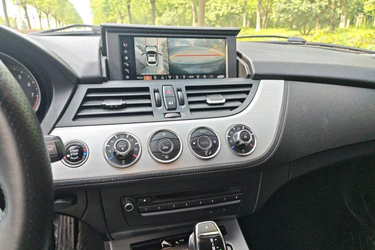 Used BMW Z4 2009 sDrive23i Leading Model Audio And AC Panel