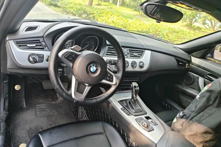 Used BMW Z4 2009 sDrive23i Leading Model Center Console