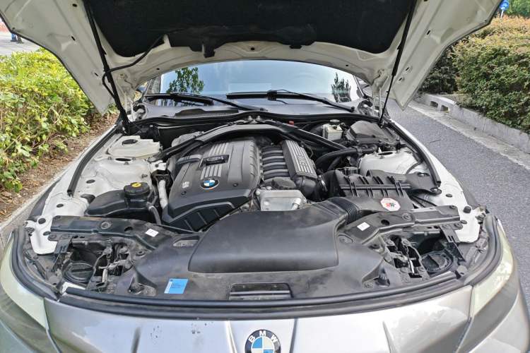 Used BMW Z4 2009 sDrive23i Leading Model Engine Bay