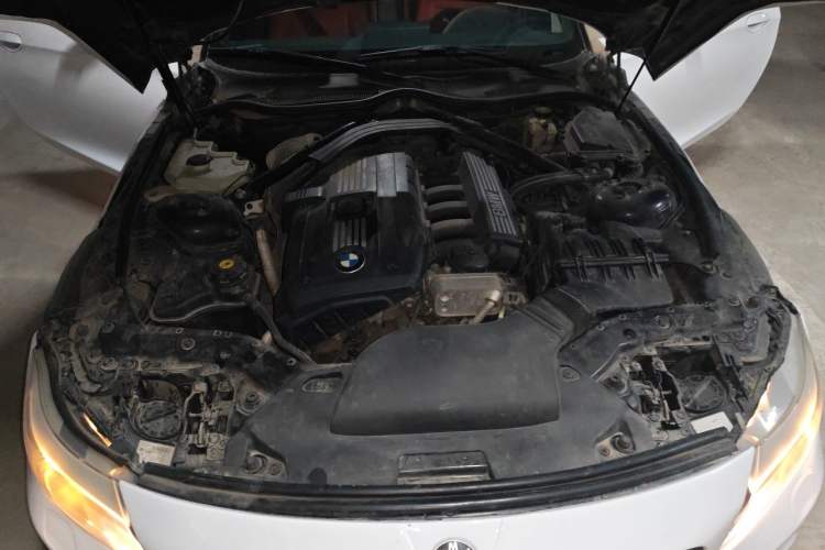 Used BMW Z4 2009 sDrive23i Leading Model Engine Bay