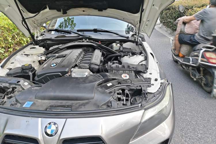 Used BMW Z4 2009 sDrive23i Leading Model Engine Bay Left