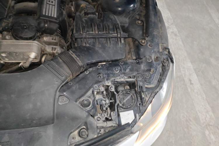Used BMW Z4 2009 sDrive23i Leading Model Engine Bay Left