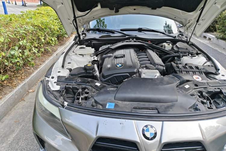 Used BMW Z4 2009 sDrive23i Leading Model Engine Bay Right