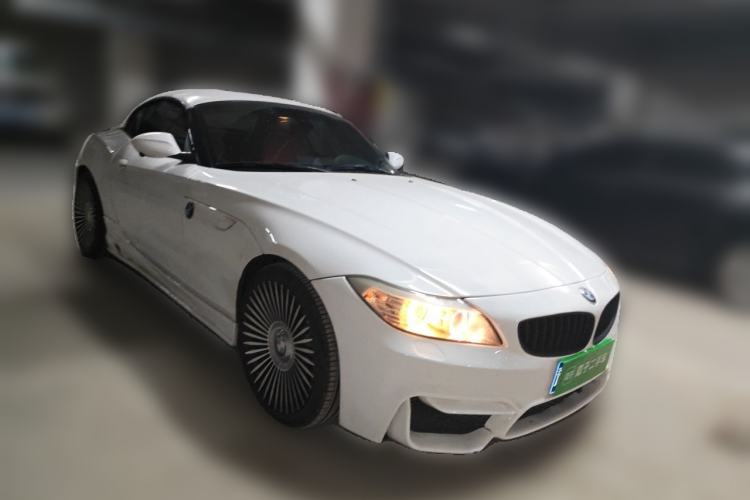 Used BMW Z4 2009 sDrive23i Leading Model Front Right 45 Deg